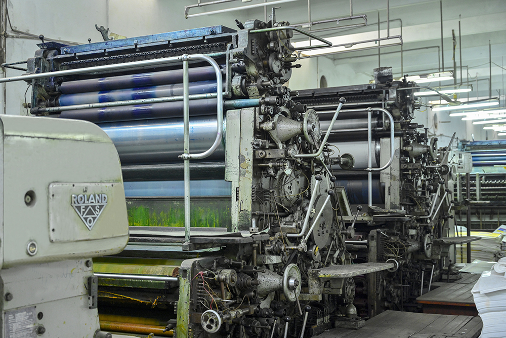 Woven fabric handling